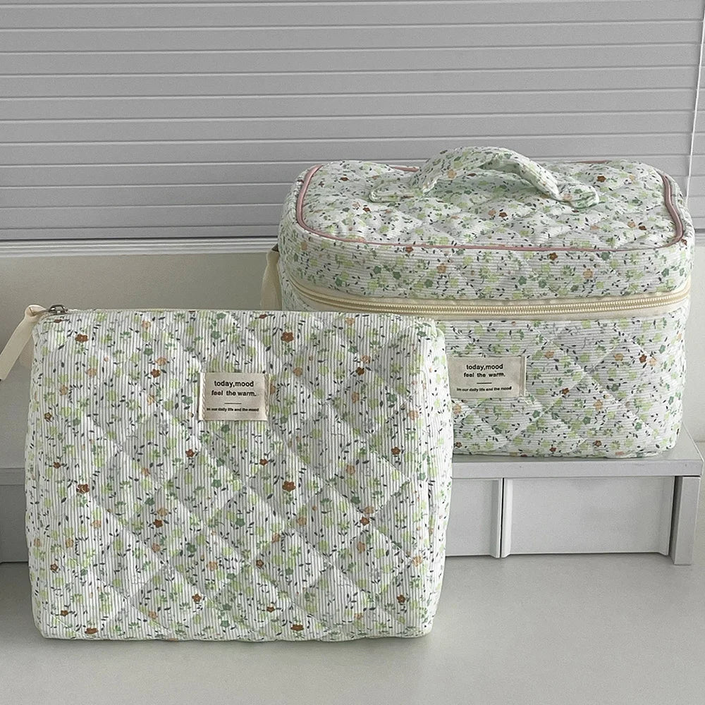 Luxury Vintage Floral Quilted Cosmetic Bag – Large Capacity Travel Makeup Organizer